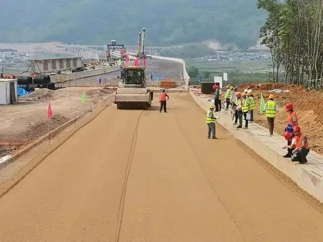 革吉路基工程